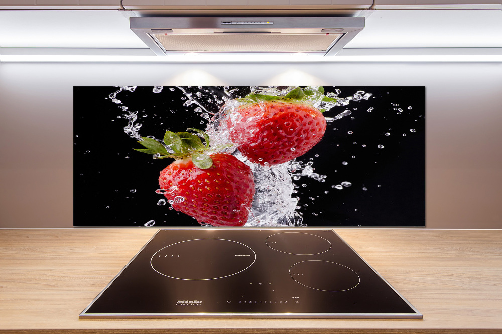 Cooker splashback Strawberries and water