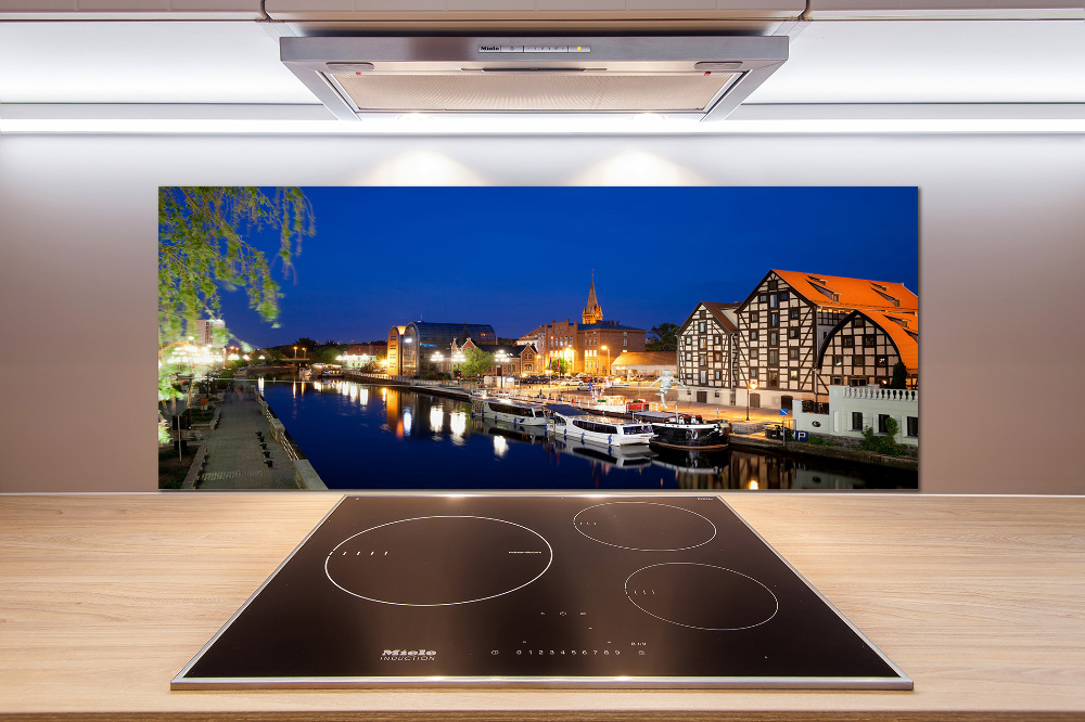 Cooker splashback Bydgoszcz at night