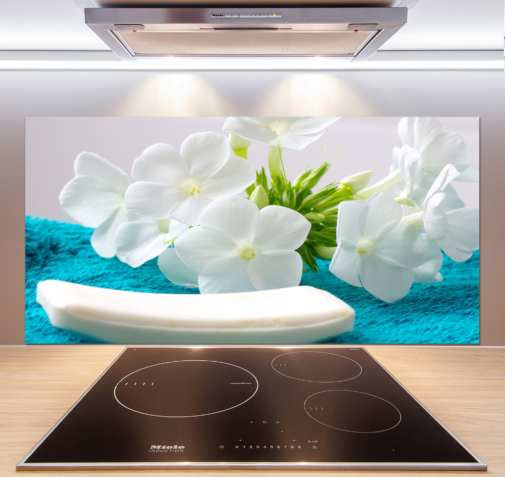 Kitchen splashback White spa flowers