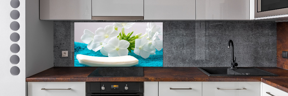 Kitchen splashback White spa flowers