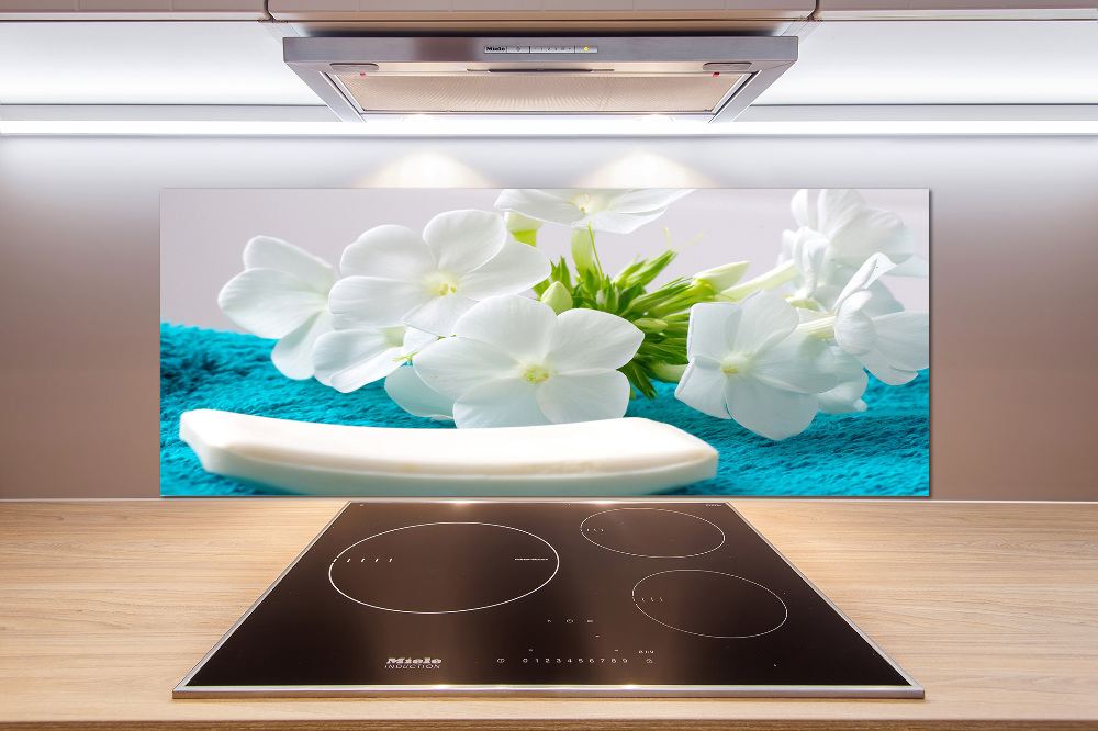 Kitchen splashback White spa flowers