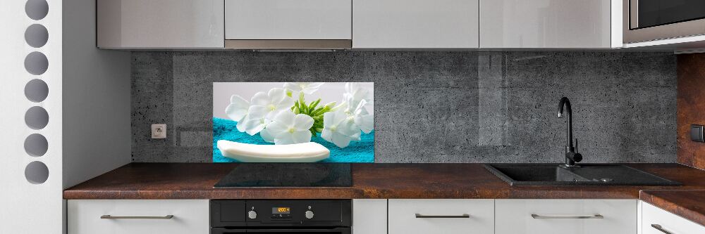 Kitchen splashback White spa flowers