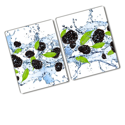 Cutting board Blackberries and water