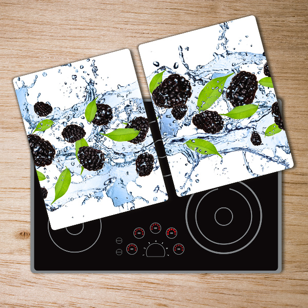 Cutting board Blackberries and water