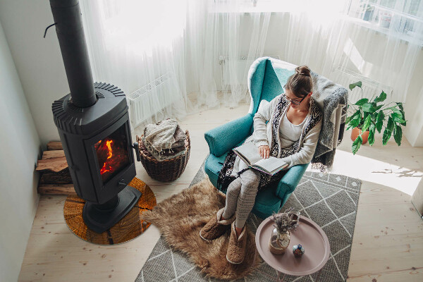Round glass hearth Wood in cross-section with natural grain