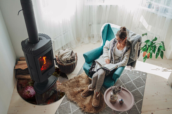 Round tempered glass hearth Floral detail in full bloom