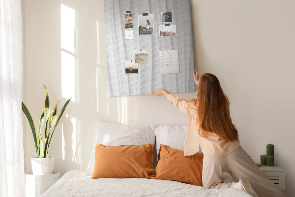 Memo cork board Delicate waves on a light background