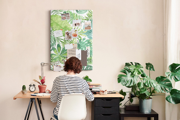 Pin board Tropical leaf pattern in shades of green