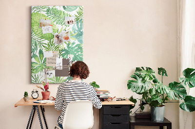 Pin board Tropical leaf pattern in shades of green