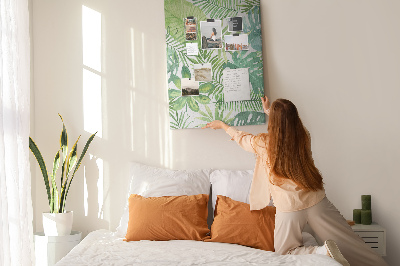Pin board Tropical leaf pattern in shades of green