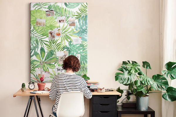Pin board Tropical leaf pattern in shades of green