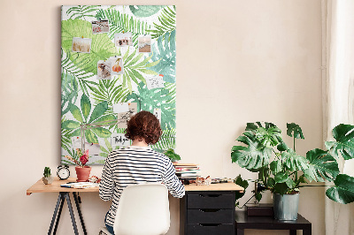 Pin board Tropical leaf pattern in shades of green