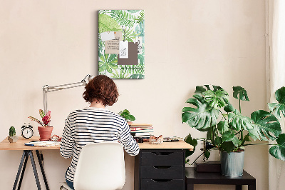 Pin board Tropical leaf pattern in shades of green