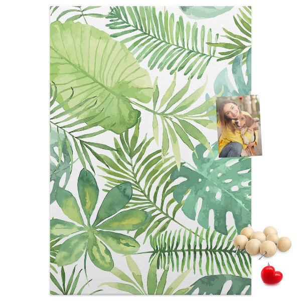 Pin board Tropical leaf pattern in shades of green