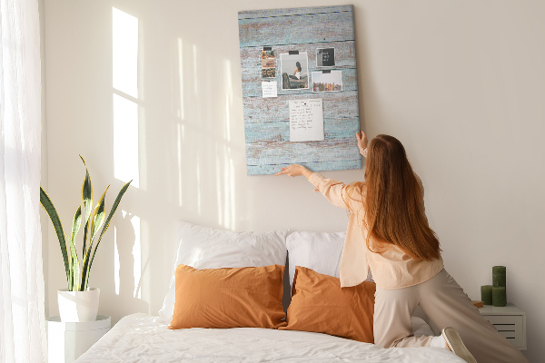 Memo cork board Rustic boards in pastel shades