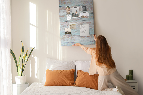 Memo cork board Rustic boards in pastel shades