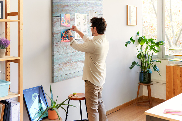 Memo cork board Rustic boards in pastel shades