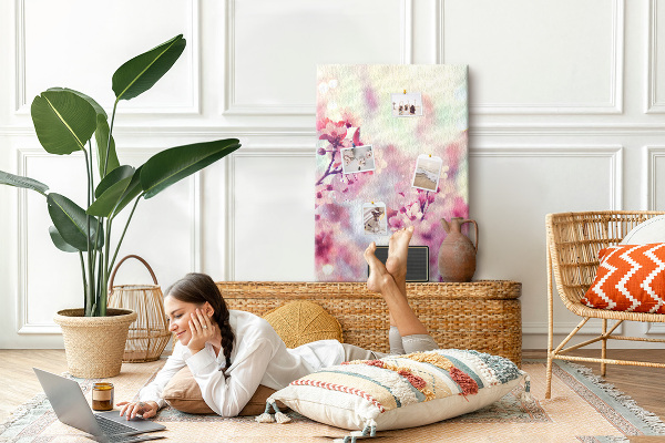 Pin board Floral accents in delicate shades