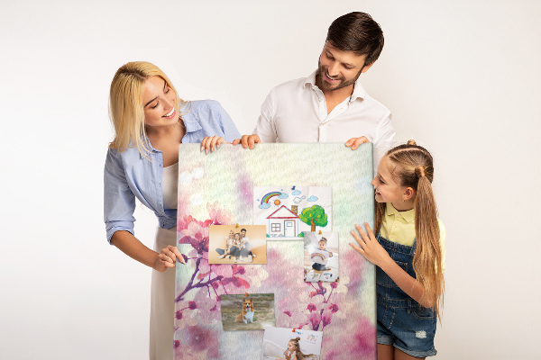 Pin board Floral accents in delicate shades