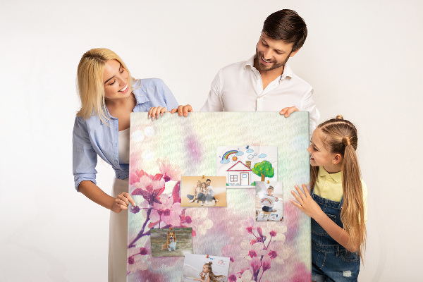 Pin board Floral accents in delicate shades