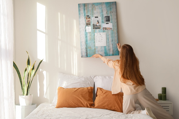 Pin board Wooden texture in shades of blue