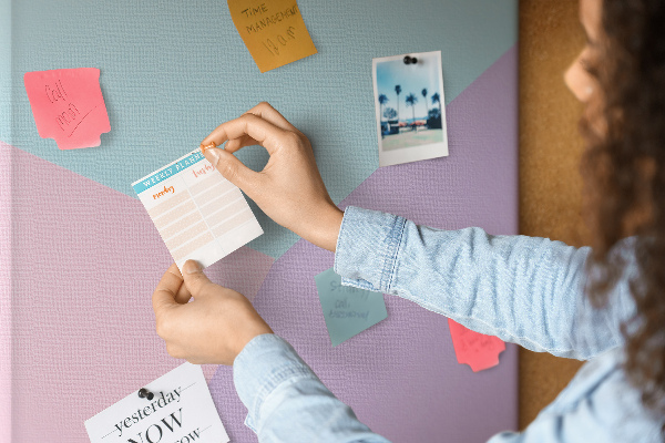 Pin board Geometric shapes in pastel shades