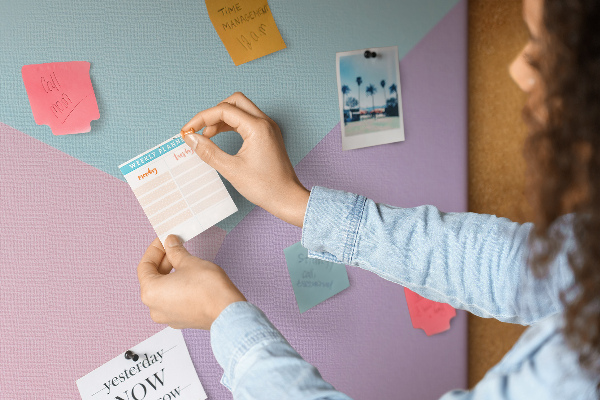 Pin board Geometric shapes in pastel shades