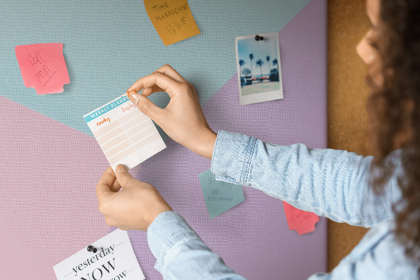 Pin board Geometric shapes in pastel shades