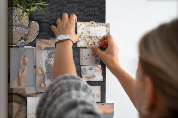 Memo cork board Stylish layout with natural accents