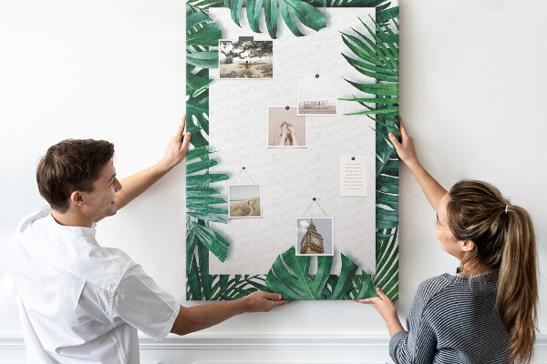 Pin board Tropical leaves surrounded by a white frame