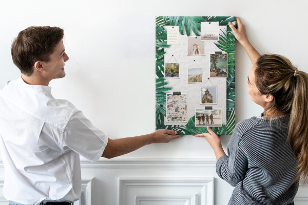 Pin board Tropical leaves surrounded by a white frame
