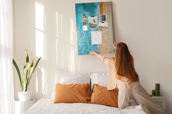 Memo cork board A beach with waves and people walking around