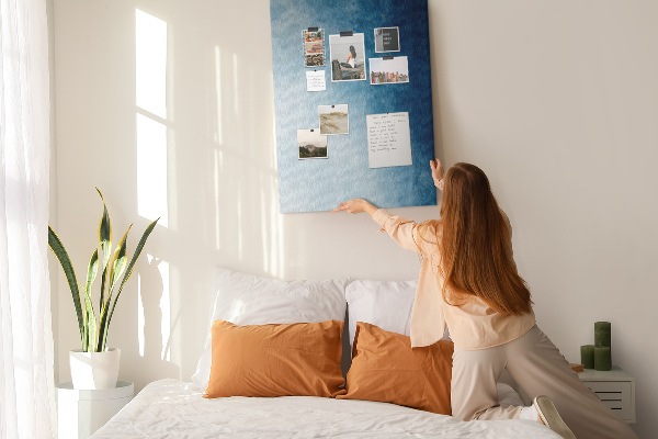 Pin board Shades of blue in a delicate weave