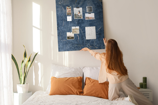 Cork notice board Elegant marble in shades of navy blue