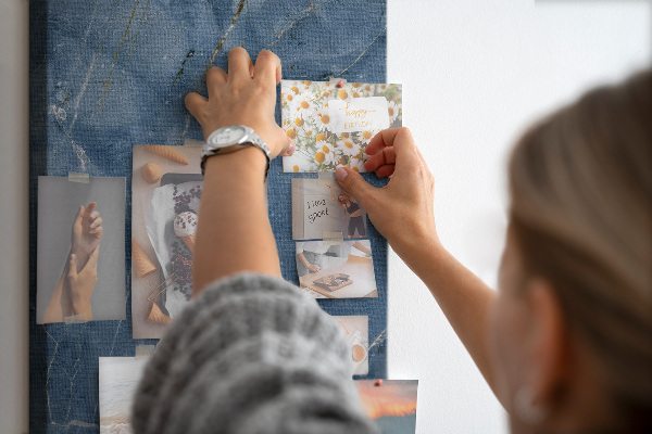 Cork notice board Elegant marble in shades of navy blue