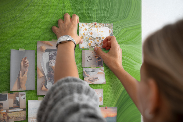 Memo cork board Green waves with delicate lines