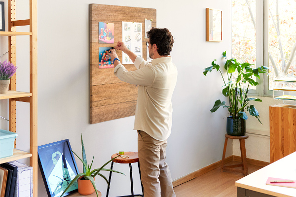 Memo cork board Natural wood in warm shades