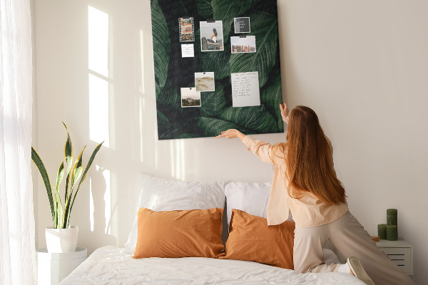 Memo cork board Green leaves in a dark background