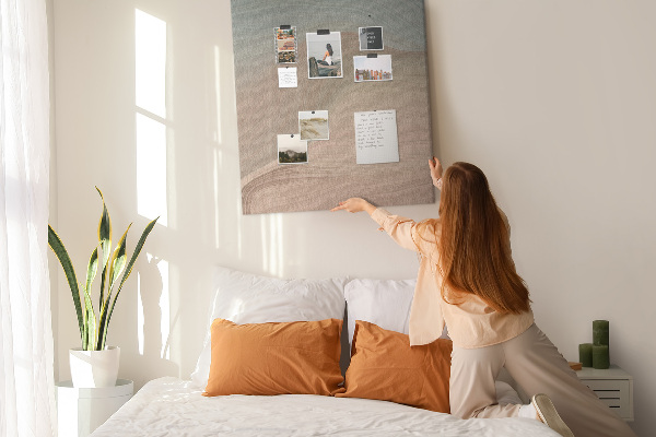 Memo cork board Delicate waves in pastel shades