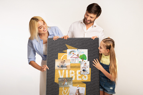 Memo cork board Positive vibes on a dark background