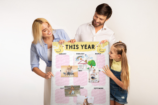 Cork notice board A cheerful calendar with a bird motif