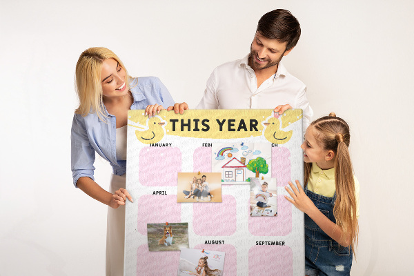 Cork notice board A cheerful calendar with a bird motif