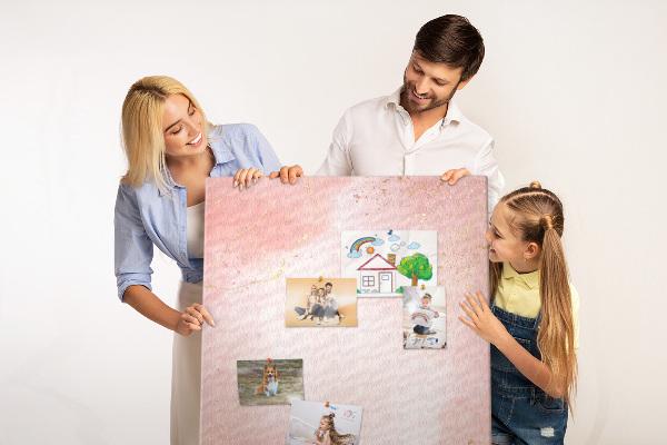 Memo cork board A delicate pink background with gold accents