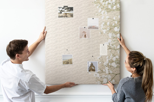 Pin board Delicate flowers on a neutral background