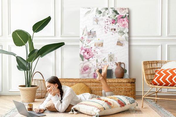 Memo cork board Floral pattern in delicate shades of pink