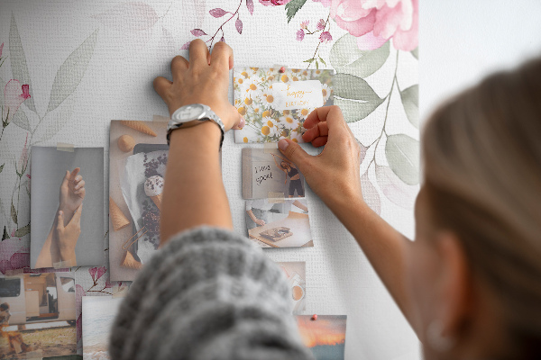 Memo cork board Floral pattern in delicate shades of pink