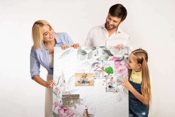 Memo cork board Floral pattern in delicate shades of pink