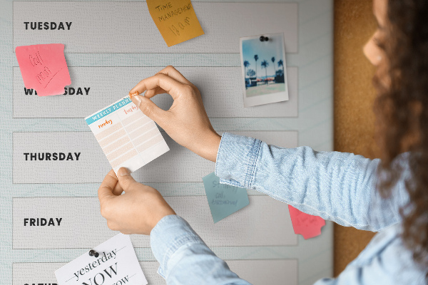 Wall cork memo board Weekly plan in a geometric pattern