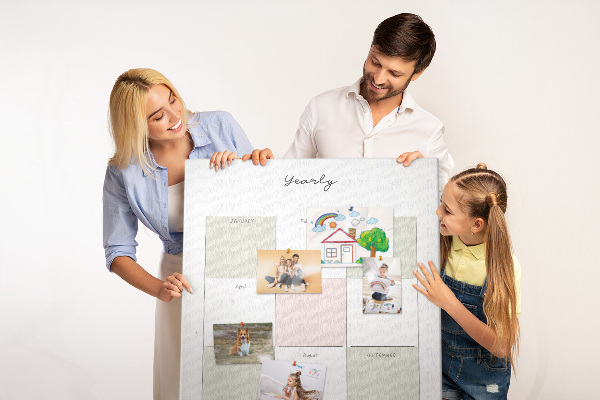 Pin board Annual planner with a minimalist design
