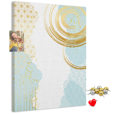 Pin board Golden circles on a delicate background